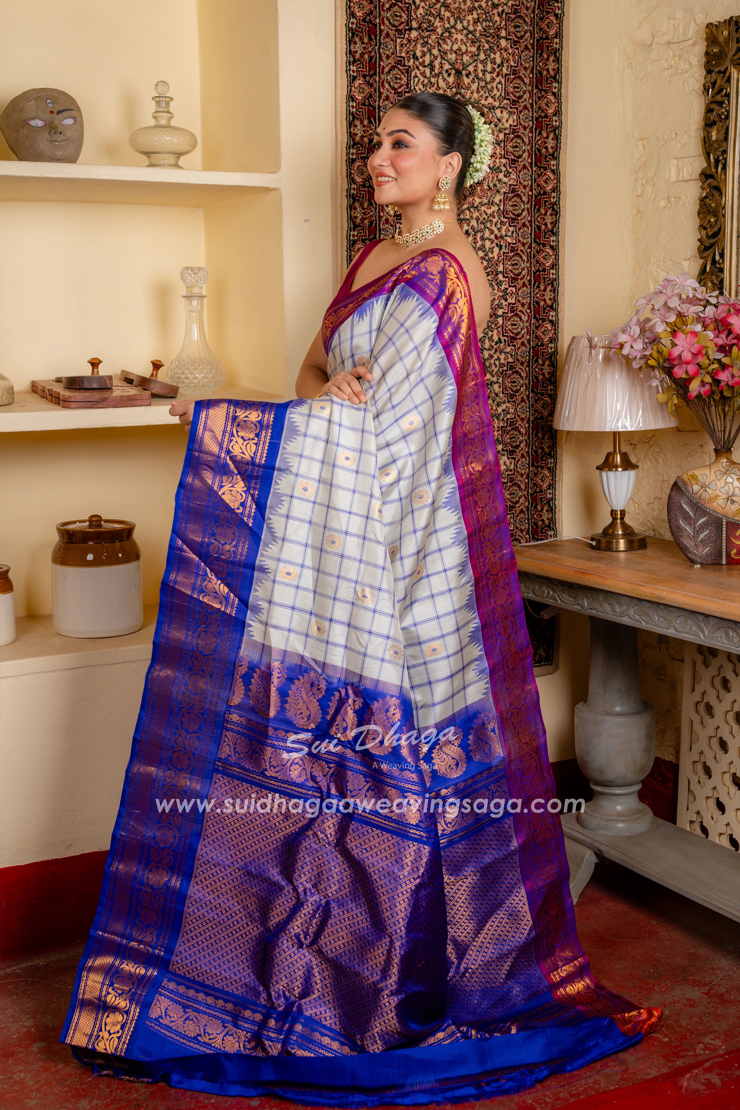 Handwoven Pure silk Checkered Gadwal in ganga jamuna Kuttu Border