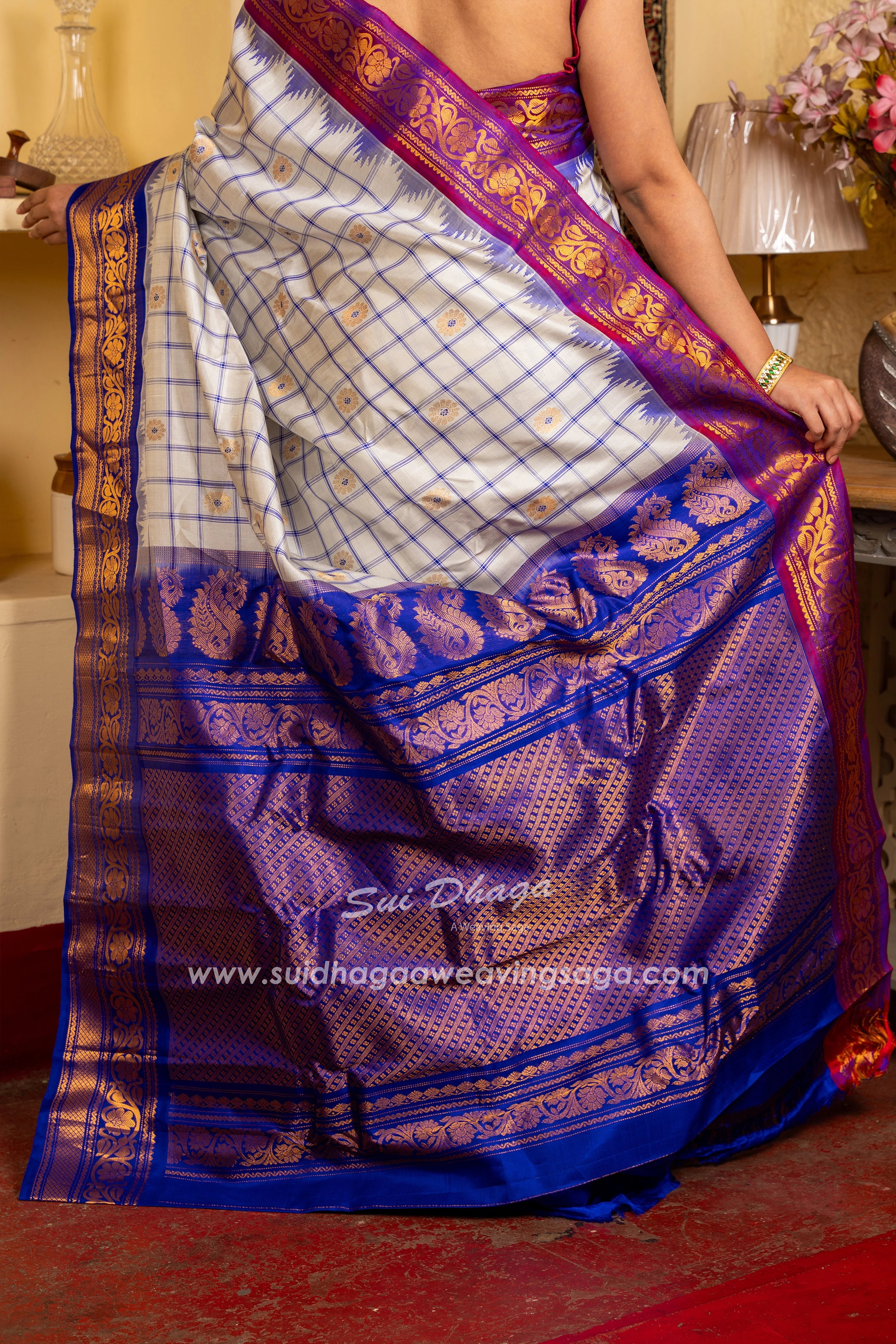 Handwoven Pure silk Checkered Gadwal in ganga jamuna Kuttu Border
