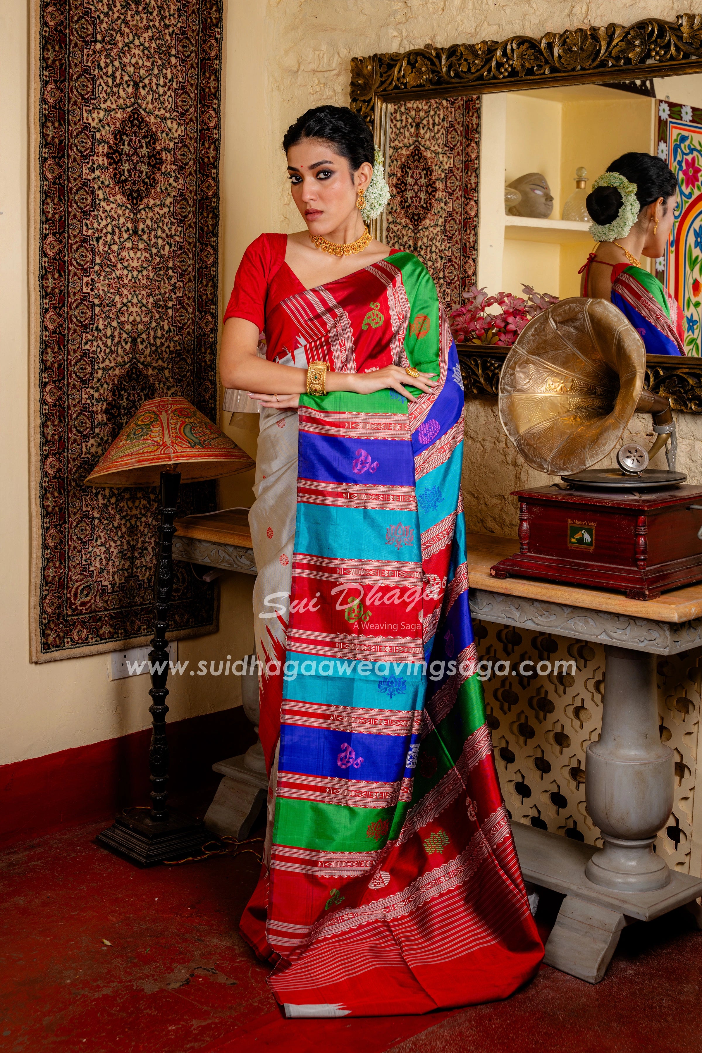 Grey Coloured Handwoven Double Pallu Berhampuri