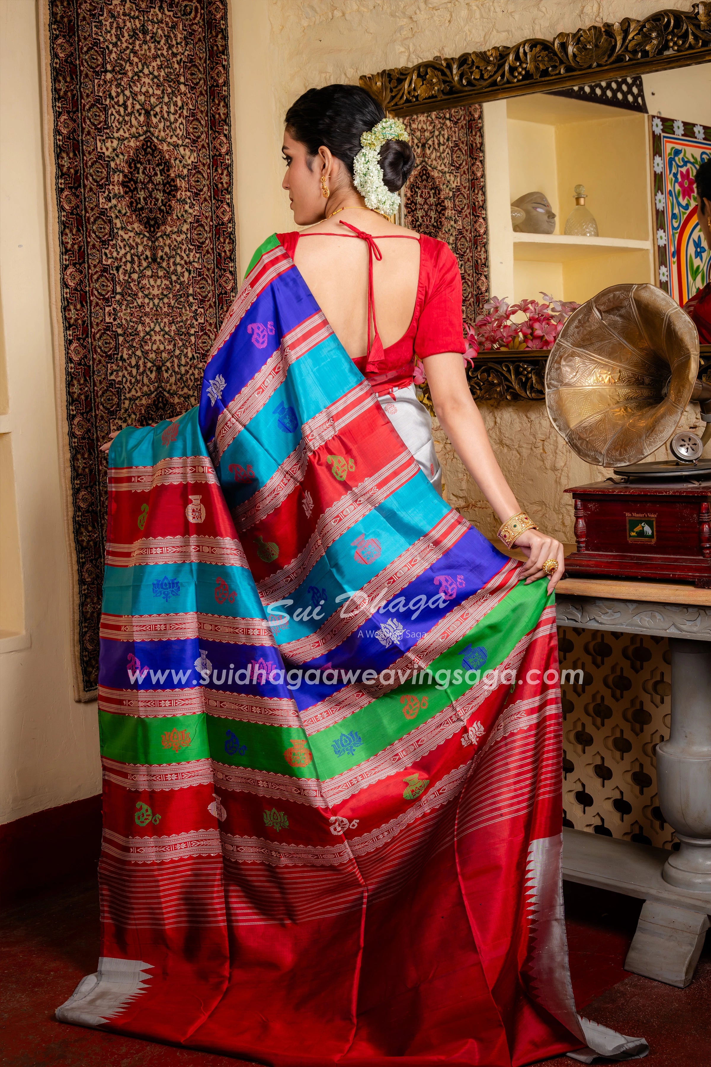 Grey Coloured Handwoven Double Pallu Berhampuri