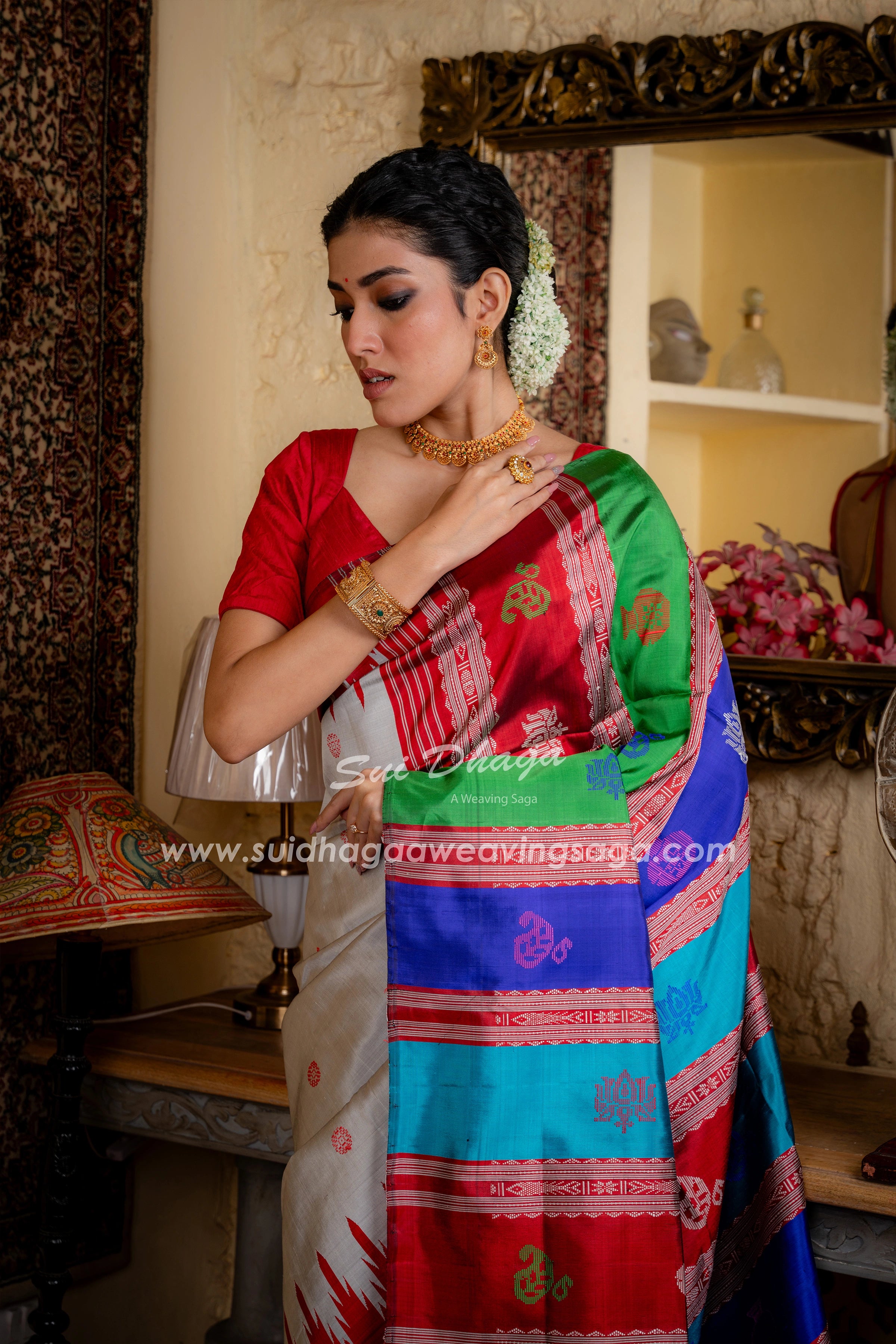 Grey Coloured Handwoven Double Pallu Berhampuri