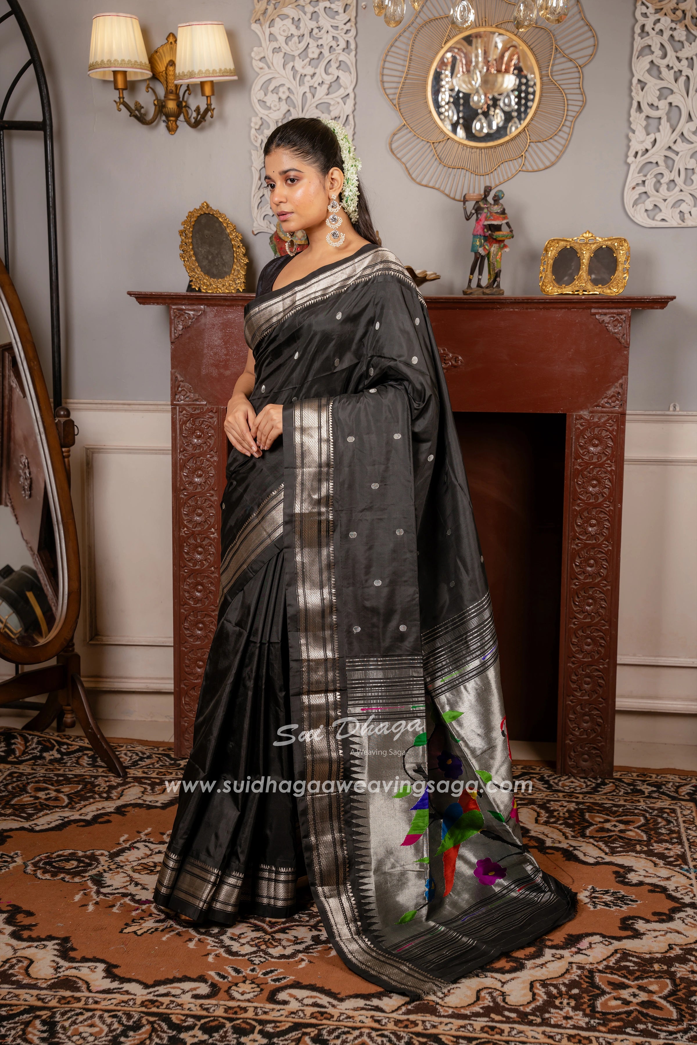 Silver Zari Parrot Pallu Handwoven Pure silk Paithani