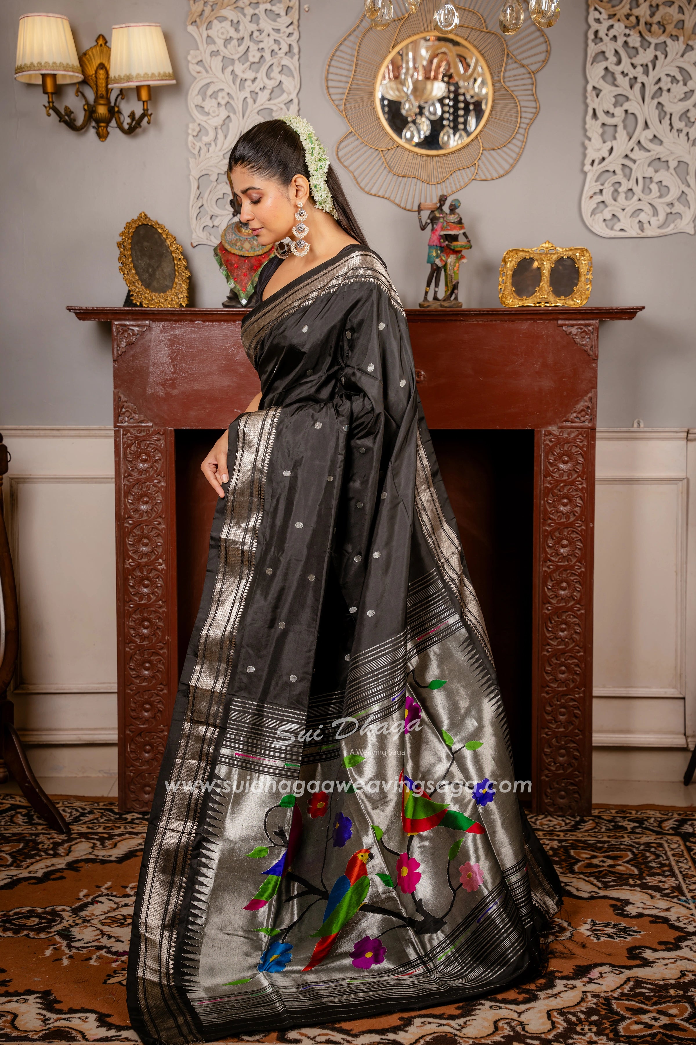 Silver Zari Parrot Pallu Handwoven Pure silk Paithani