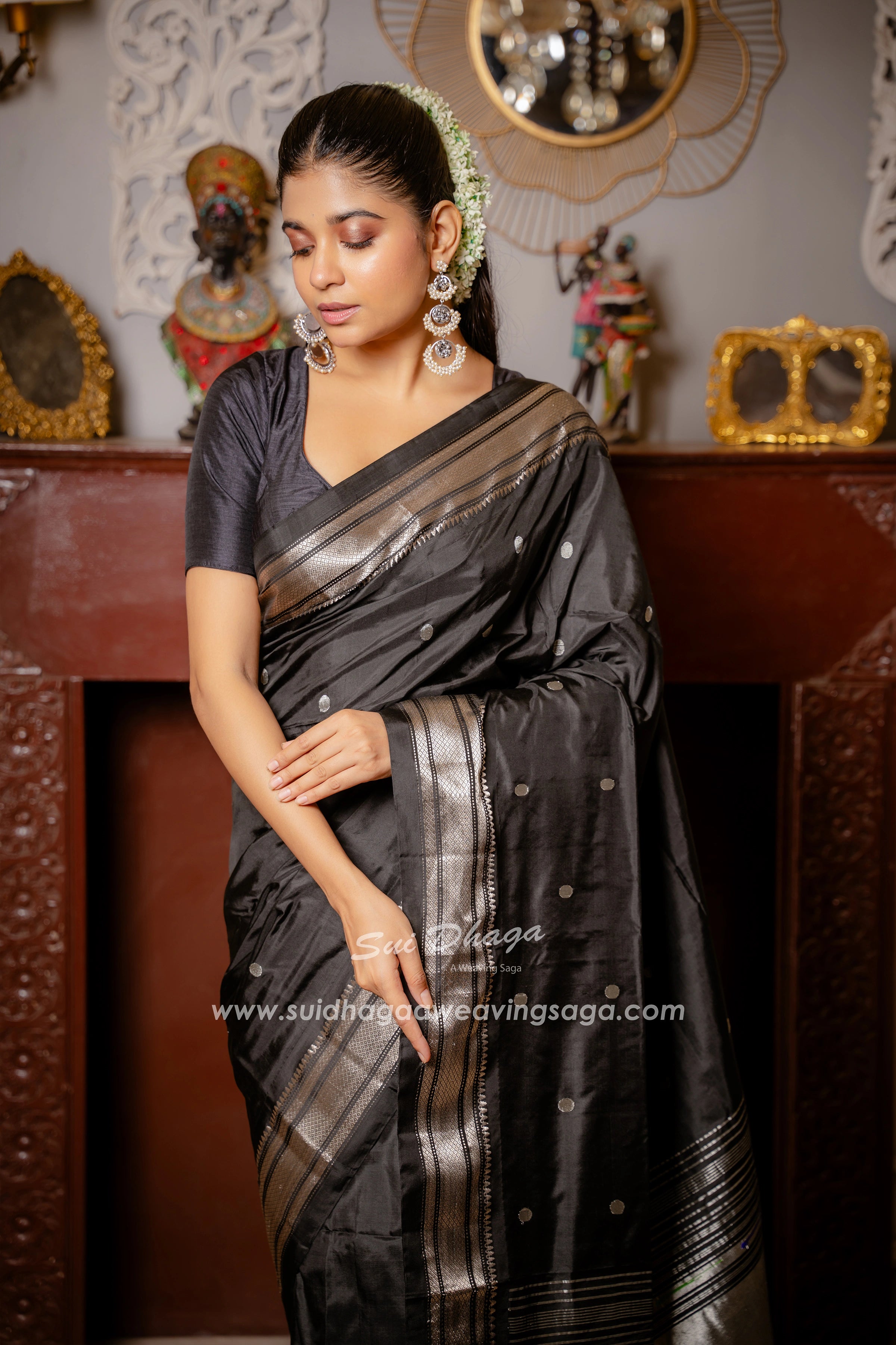 Silver Zari Parrot Pallu Handwoven Pure silk Paithani