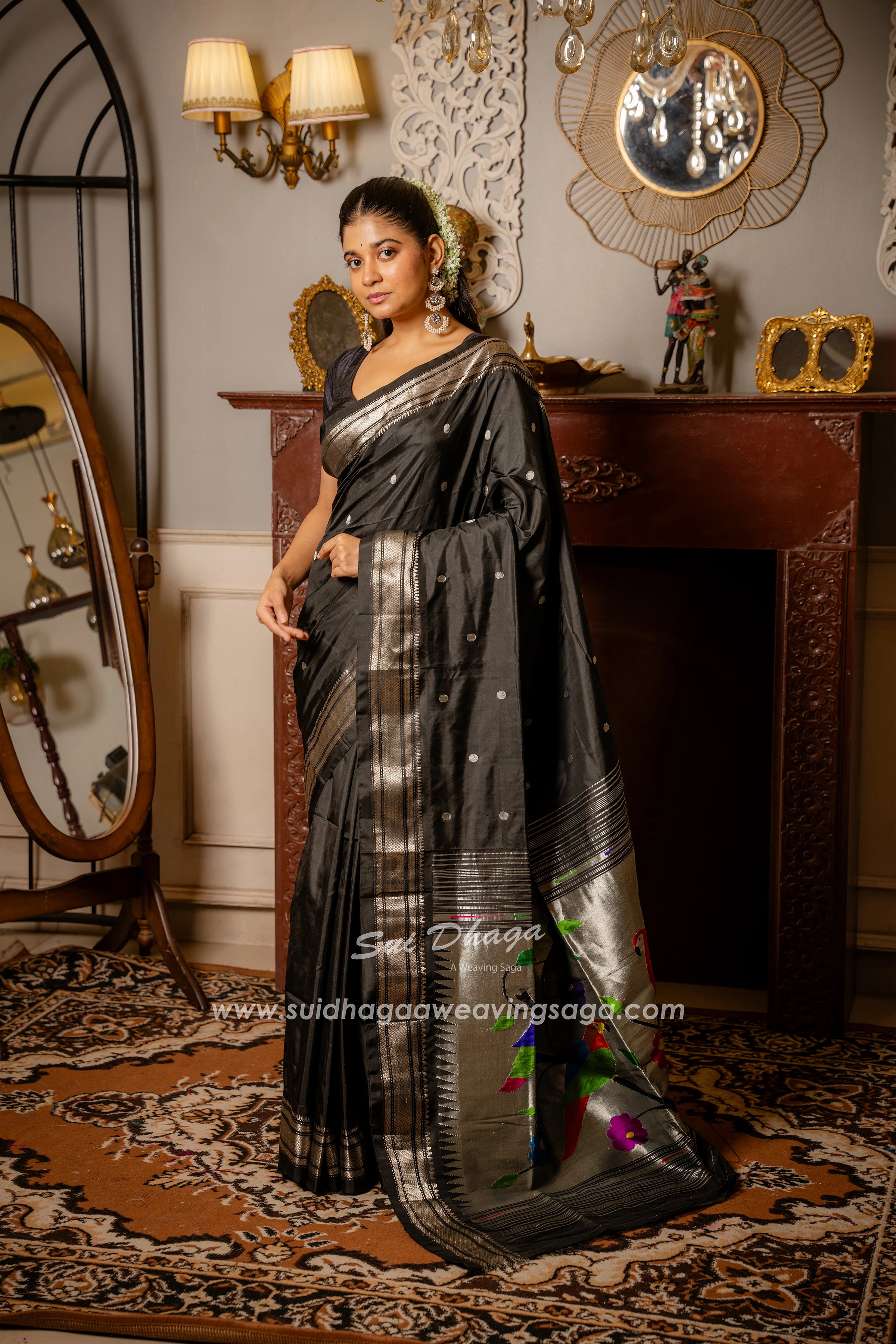 Silver Zari Parrot Pallu Handwoven Pure silk Paithani