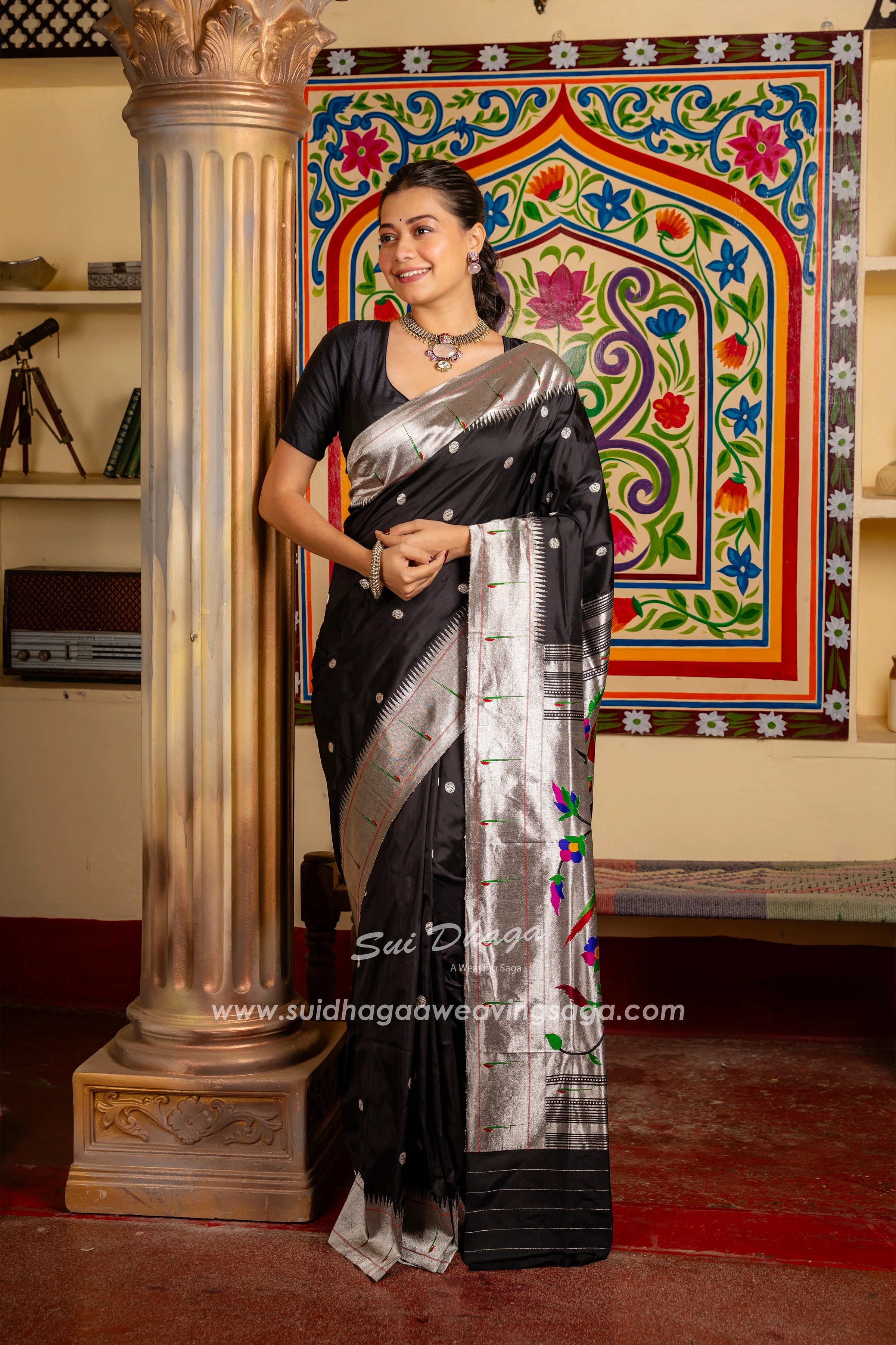 Black Silver Zari Designer Pure Silk Handwoven Muniya Border paithani