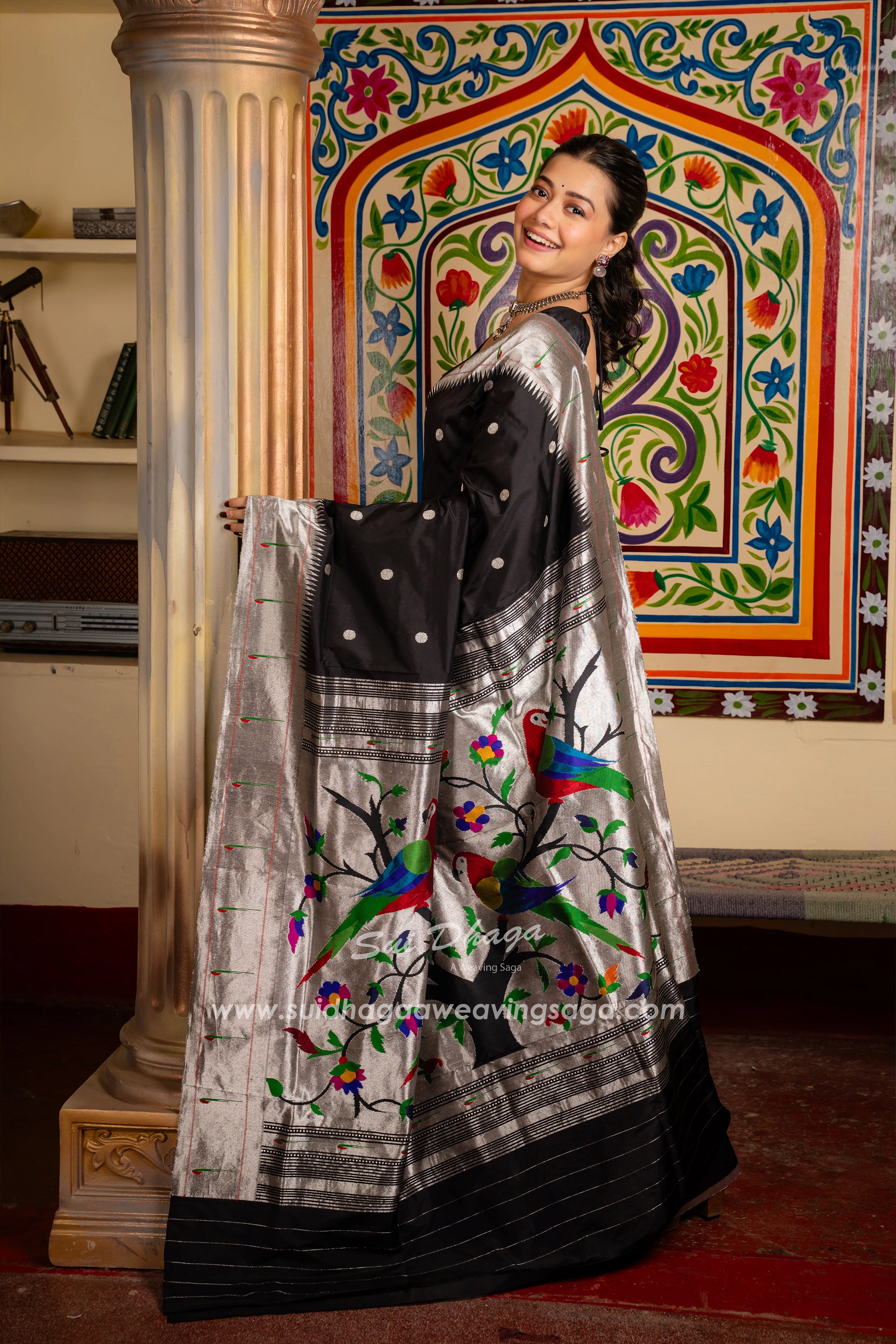 Black Silver Zari Designer Pure Silk Handwoven Muniya Border paithani