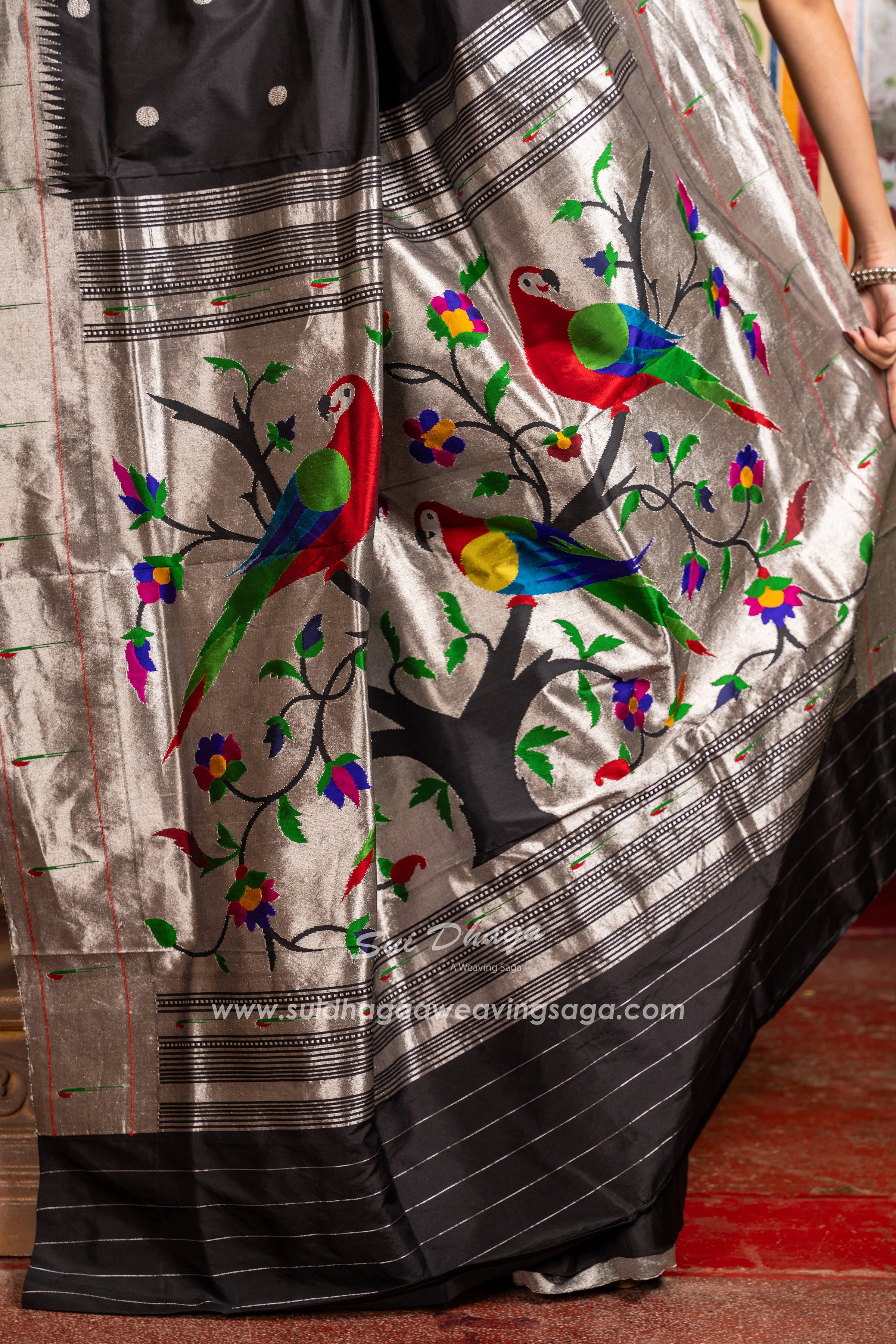 Black Silver Zari Designer Pure Silk Handwoven Muniya Border paithani