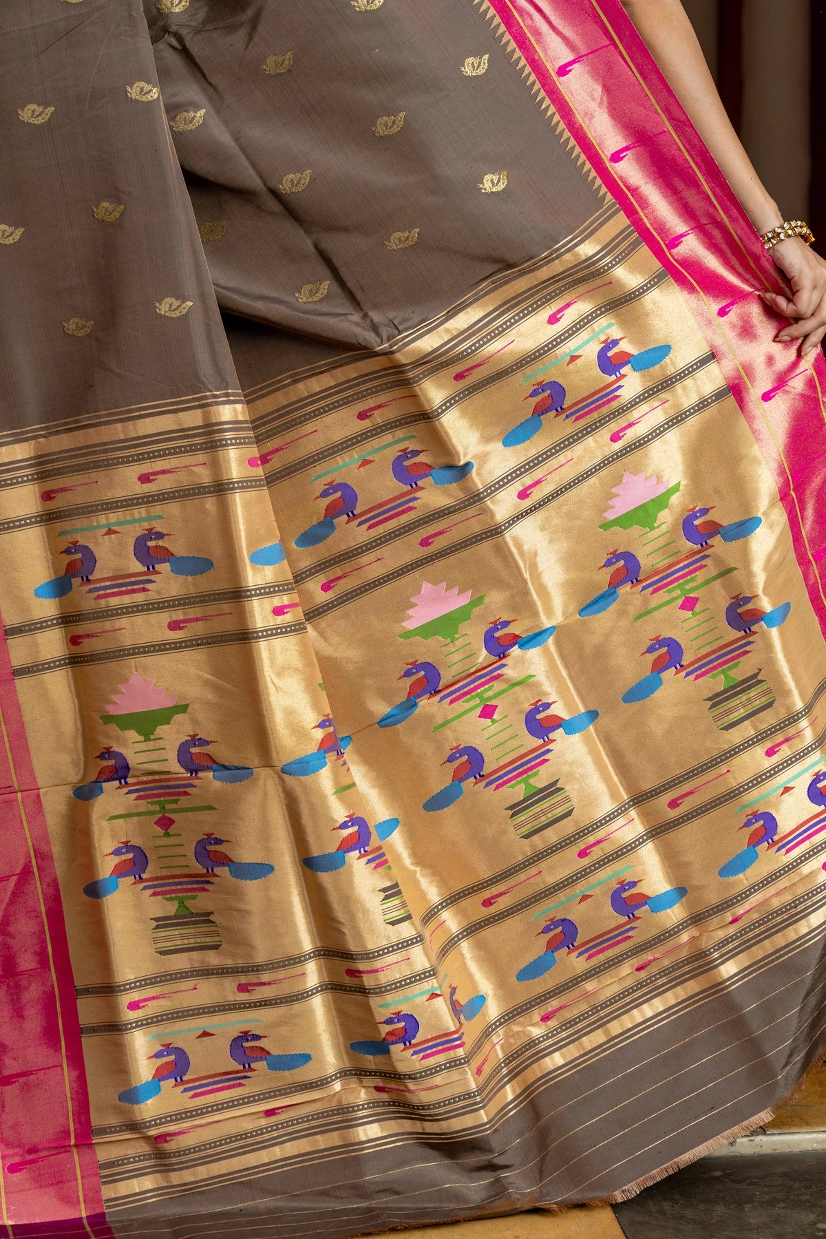 Designer Pure Silk Handwoven Muniya Tissue Border paithani