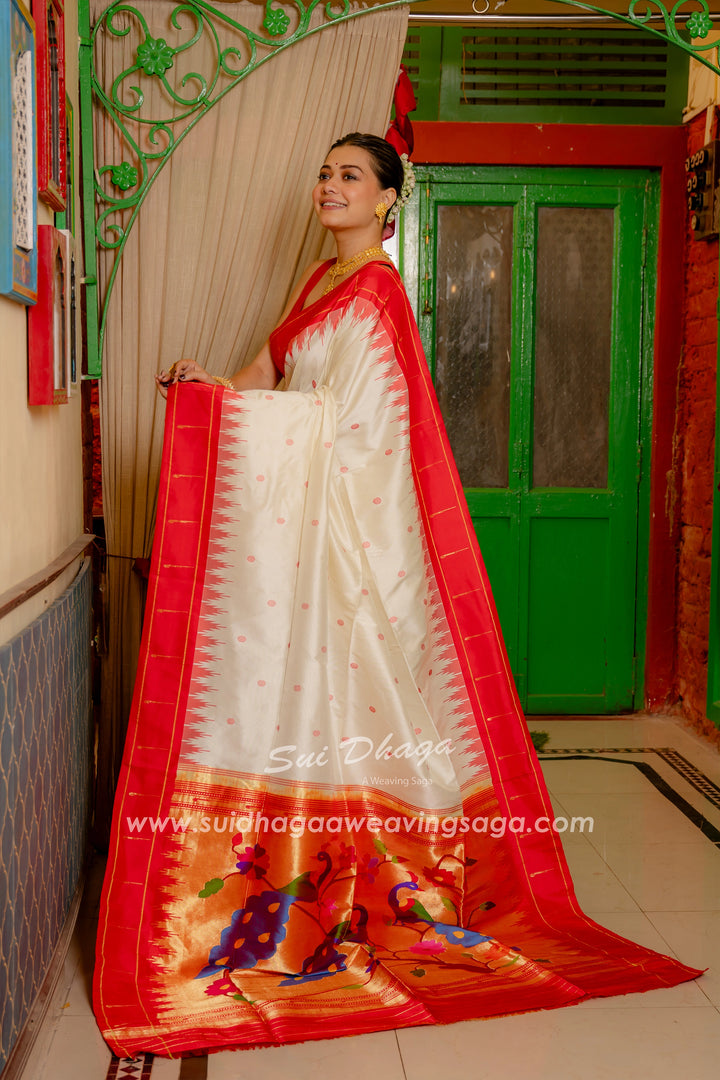 Handwoven Pure Silk Stunning Red Muniya Border Paithani