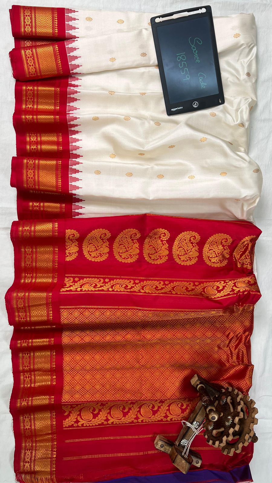 Temple Glow White & Red Gadwal Pure Silk Saree