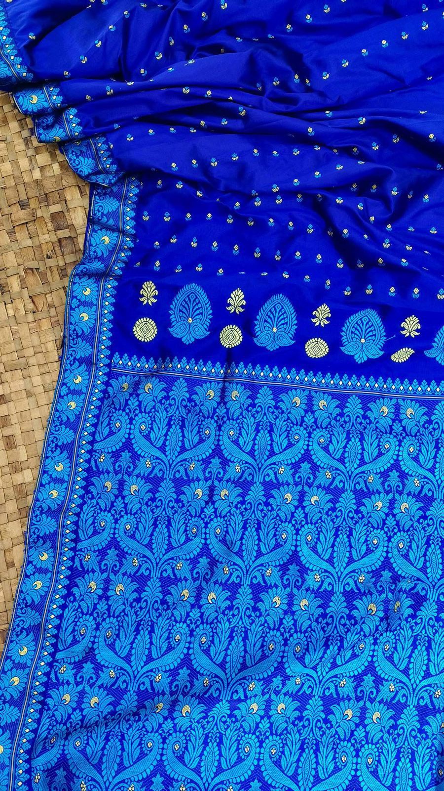 Neelambara Contrast Thread Paat Silk Saree