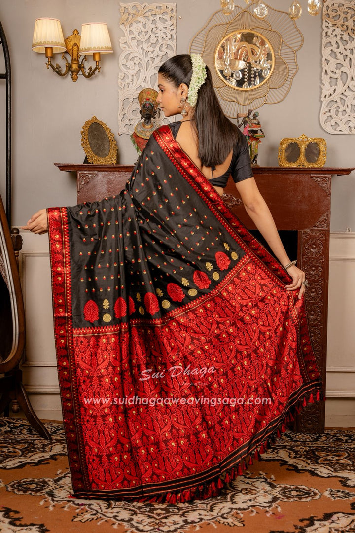 Krishnarakta Contrast Paat Silk Saree