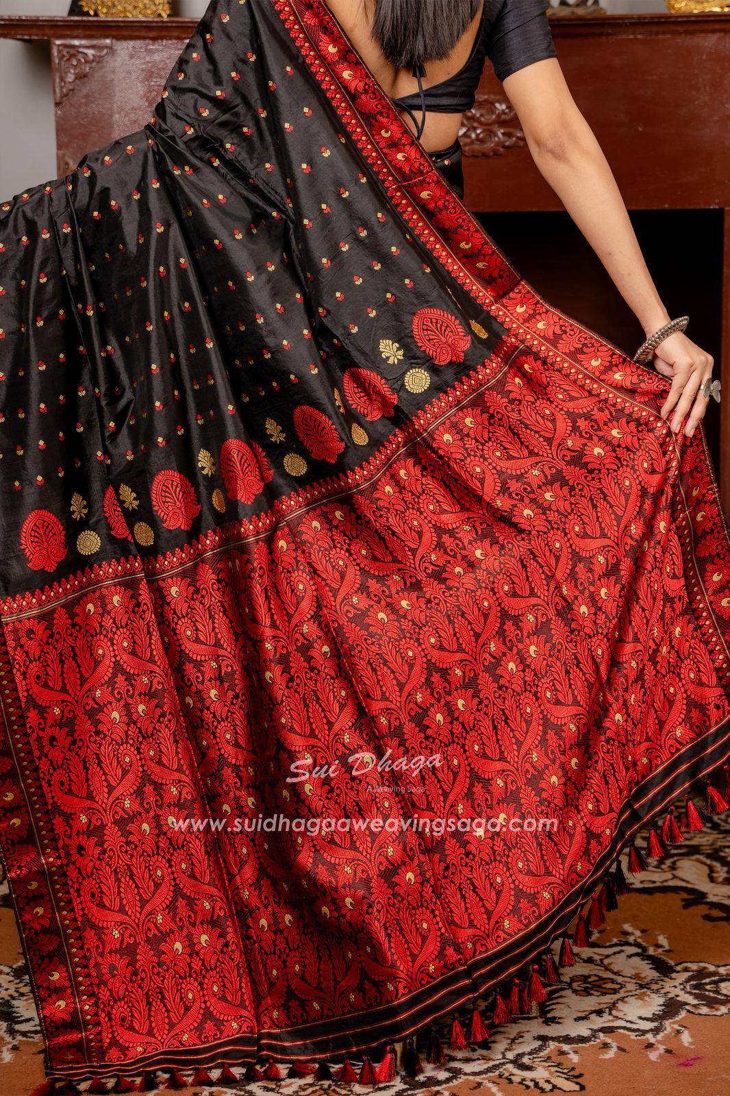 Krishnarakta Contrast Paat Silk Saree