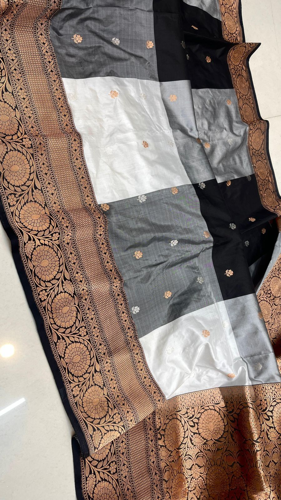 Antique Zari Checkered Banarasi Katan Silk Saree