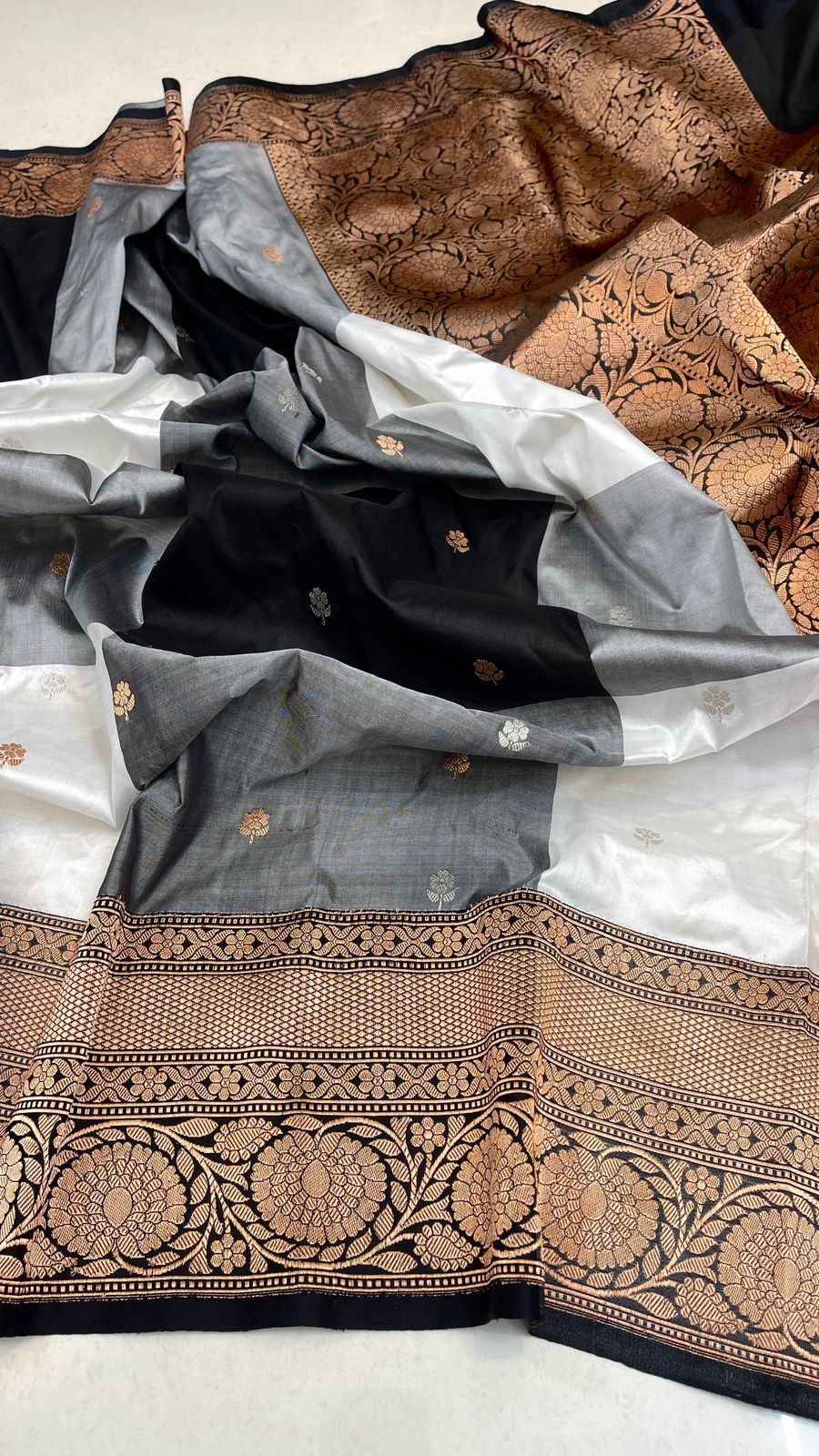 Antique Zari Checkered Banarasi Katan Silk Saree