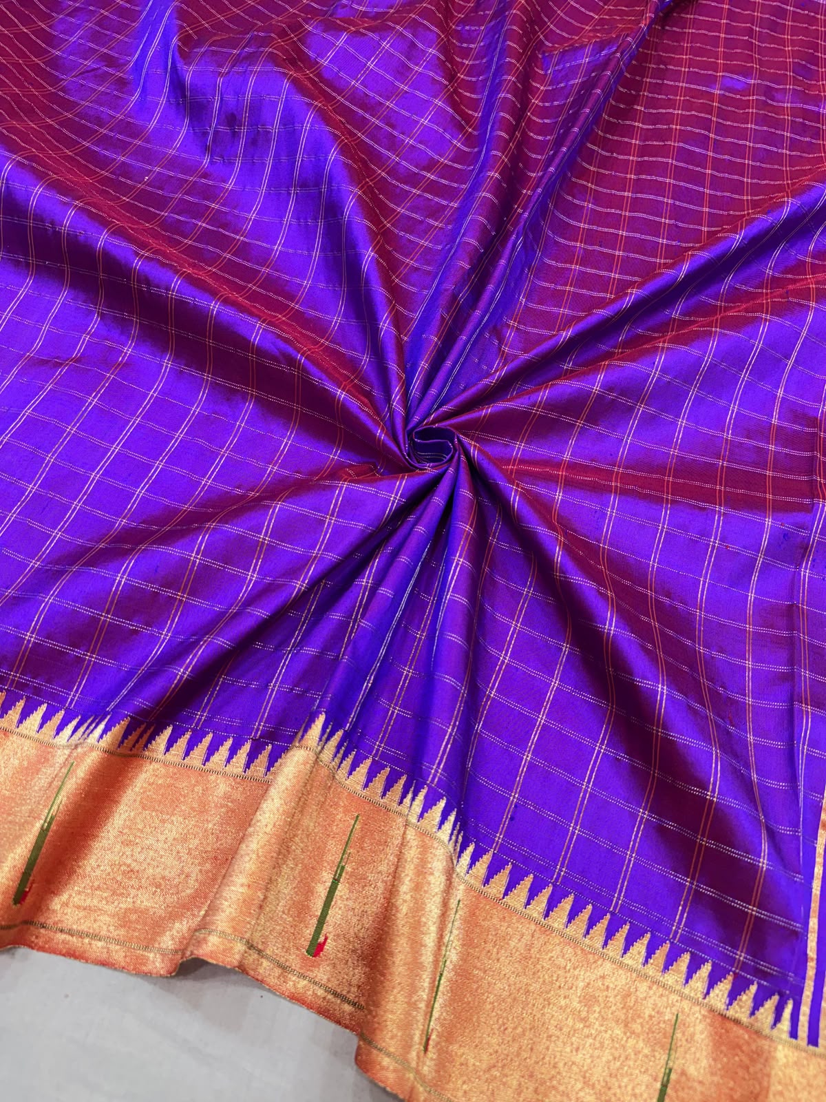 Pure silk Handwoven checkered muniya border Paithani with parrot pallu