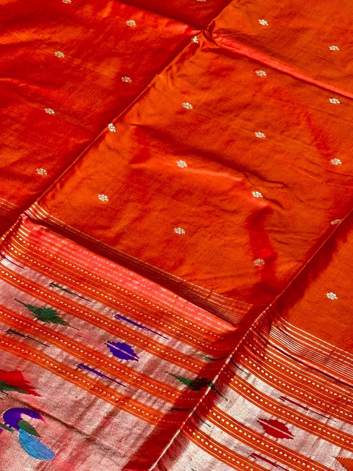 Pure Silk Handwoven Paithani Saree – Dual Tone