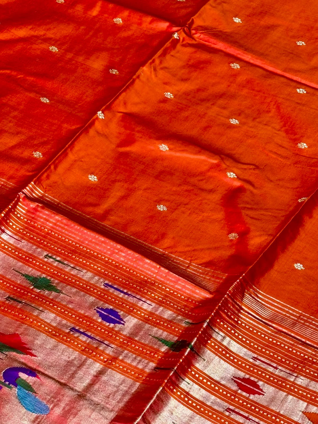 Pure Silk Handwoven Paithani Saree – Dual Tone