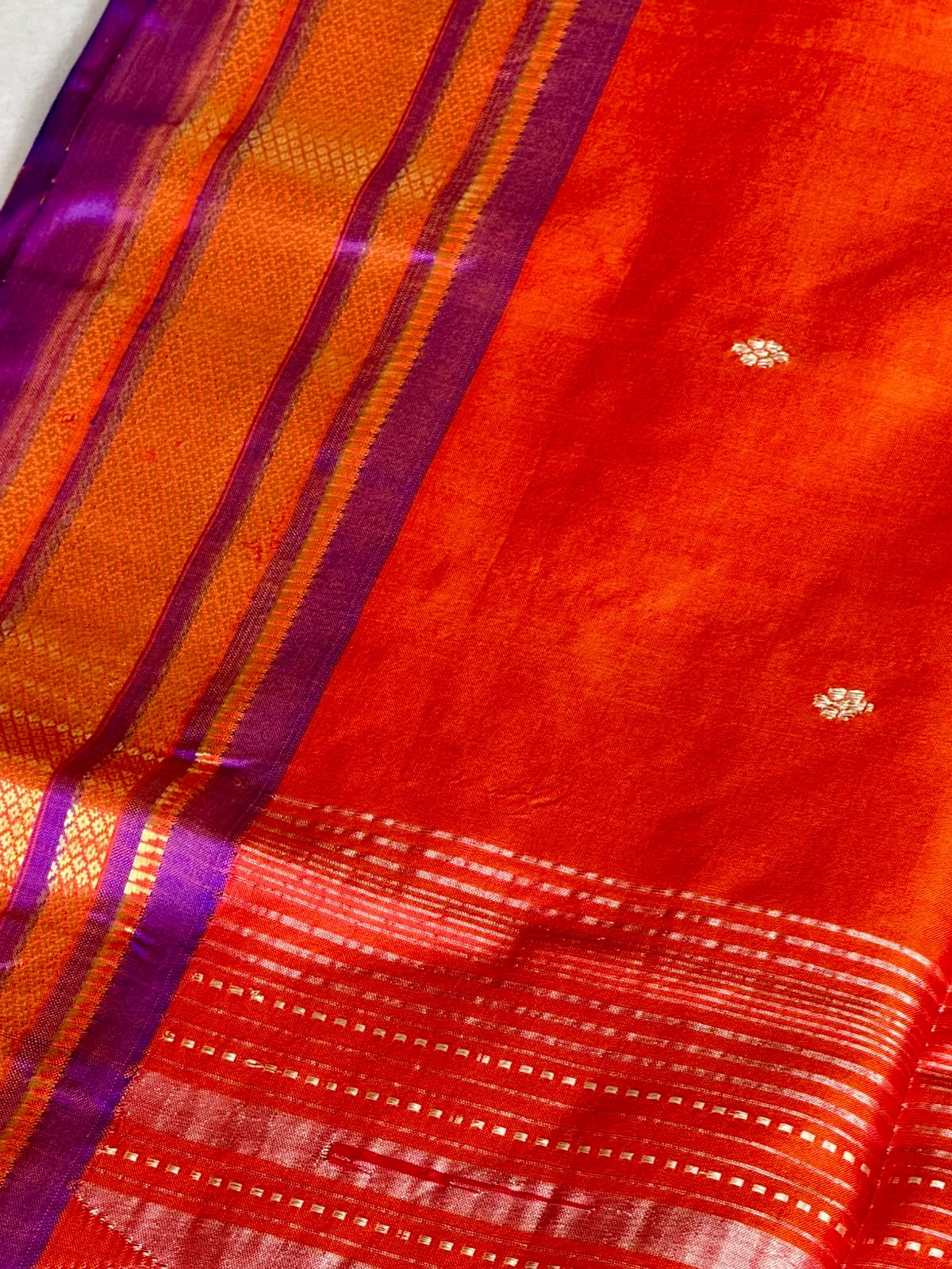 Pure Silk Handwoven Paithani Saree – Dual Tone