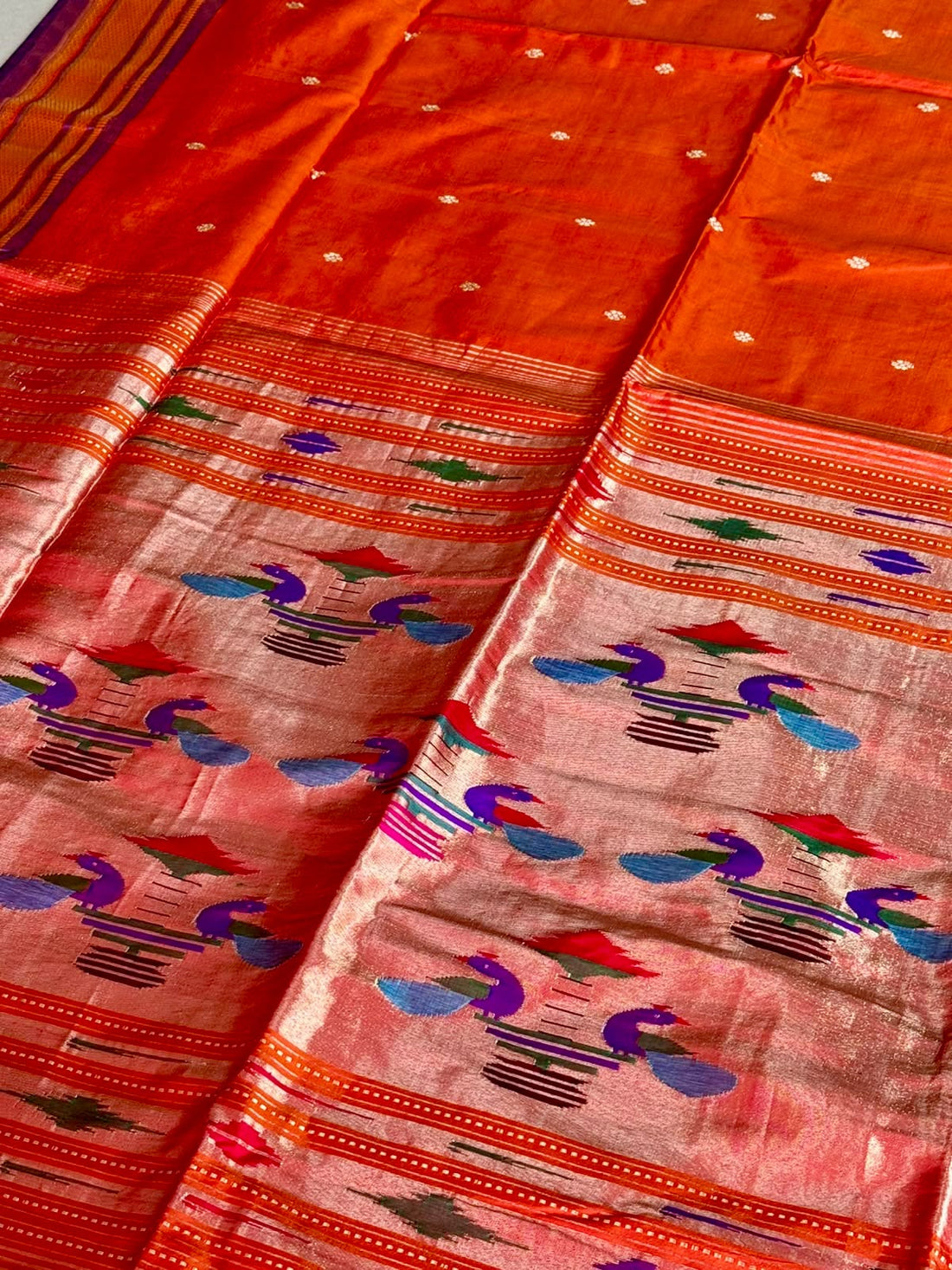 Pure Silk Handwoven Paithani Saree – Dual Tone