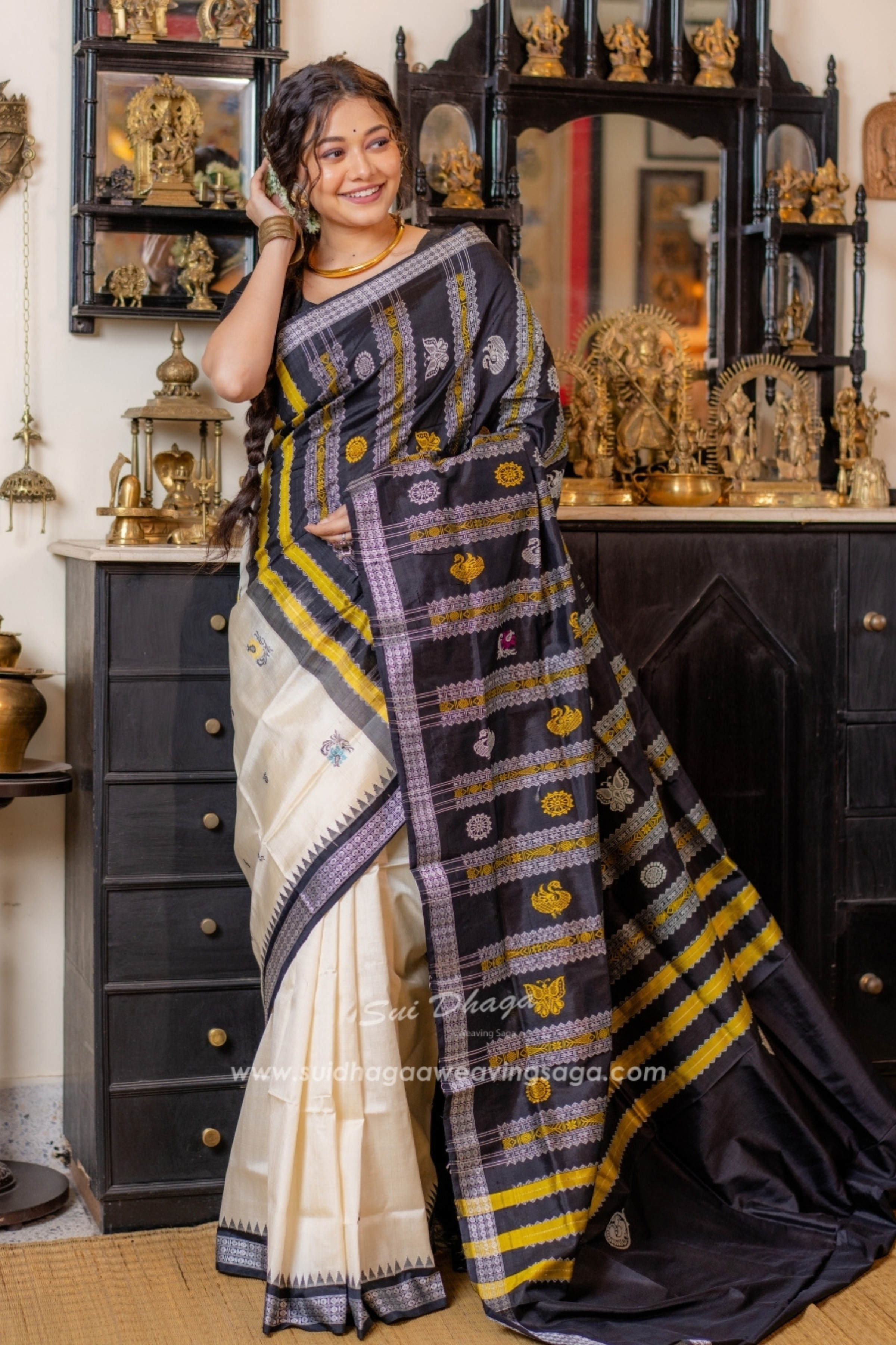 Berhampuri Monochrome Double Pallu Pure Silk Saree