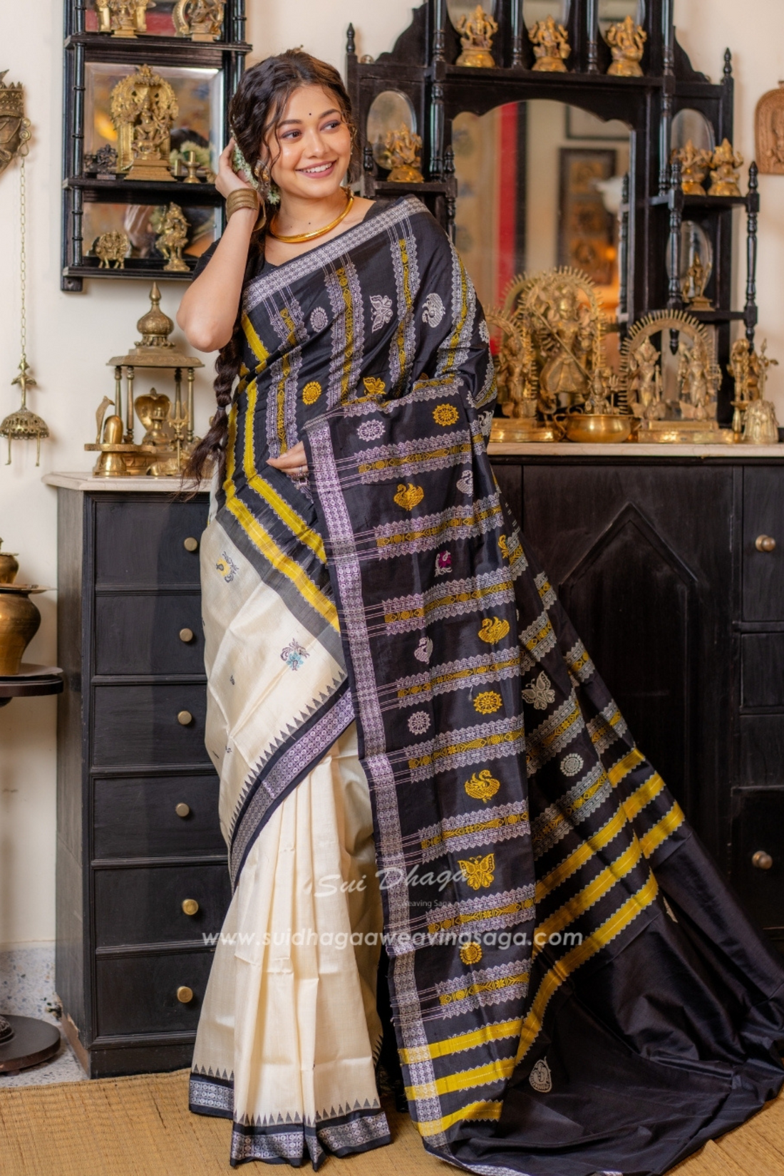 Berhampuri Monochrome Double Pallu Pure Silk Saree