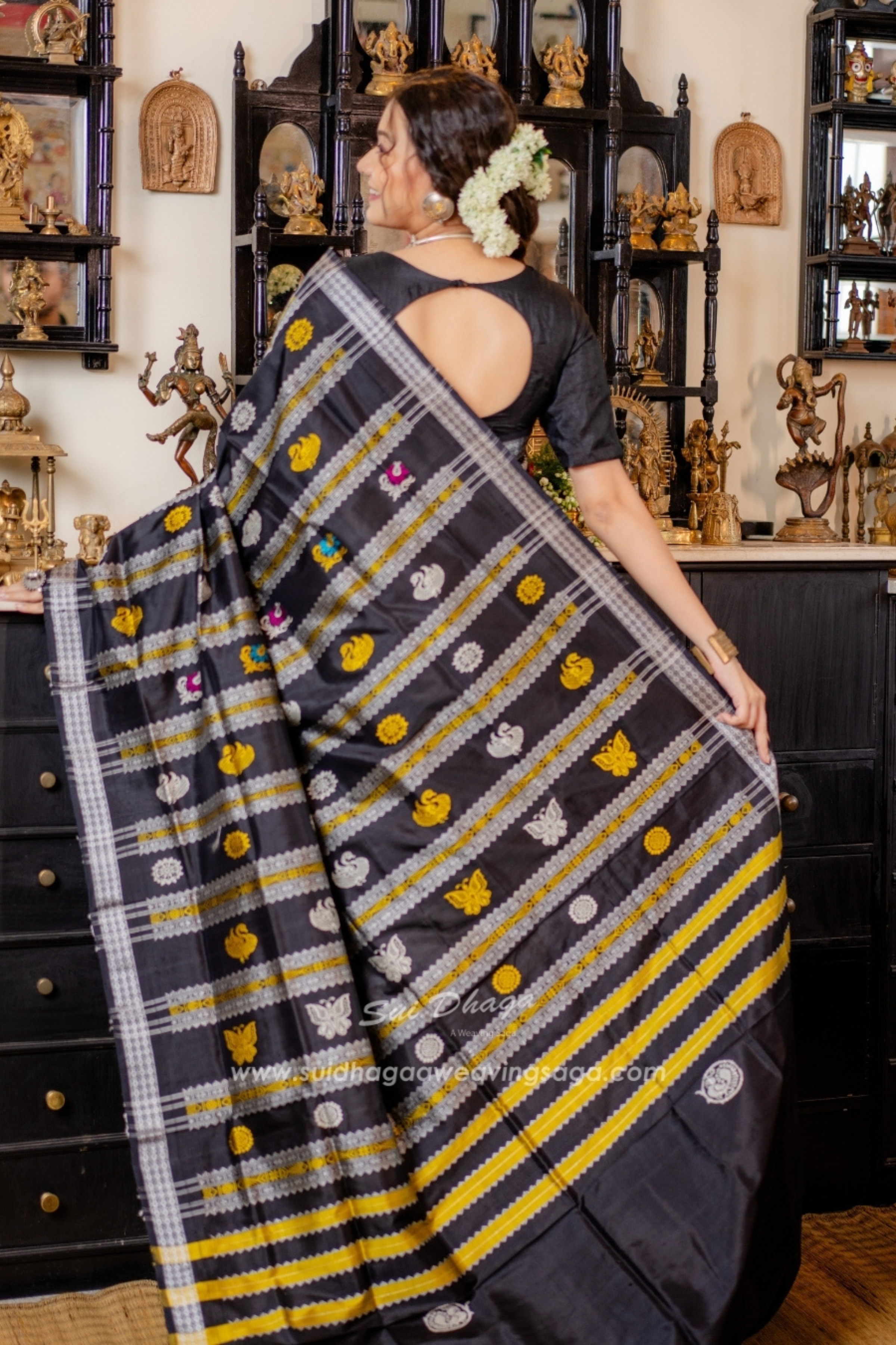 Berhampuri Monochrome Double Pallu Pure Silk Saree