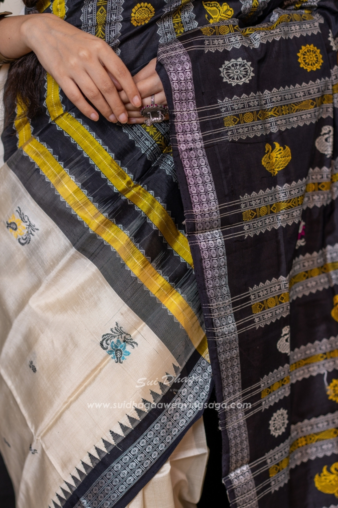 Berhampuri Monochrome Double Pallu Pure Silk Saree