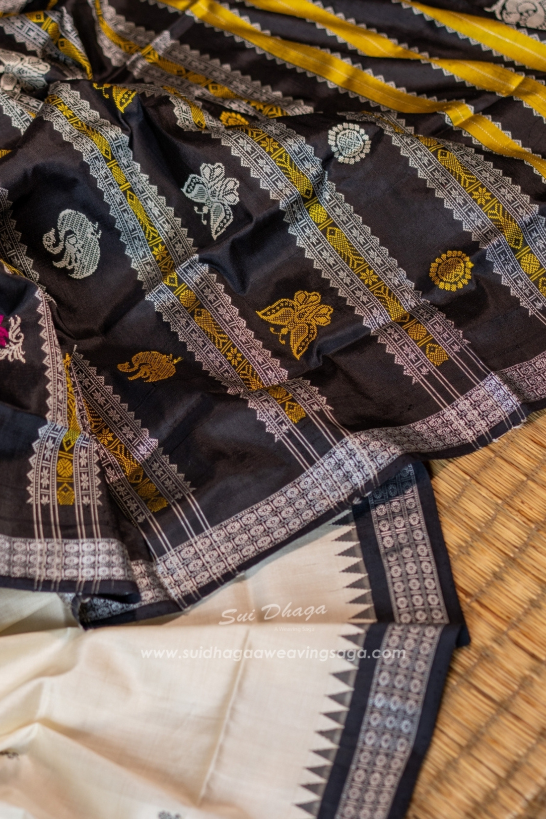 Berhampuri Monochrome Double Pallu Pure Silk Saree