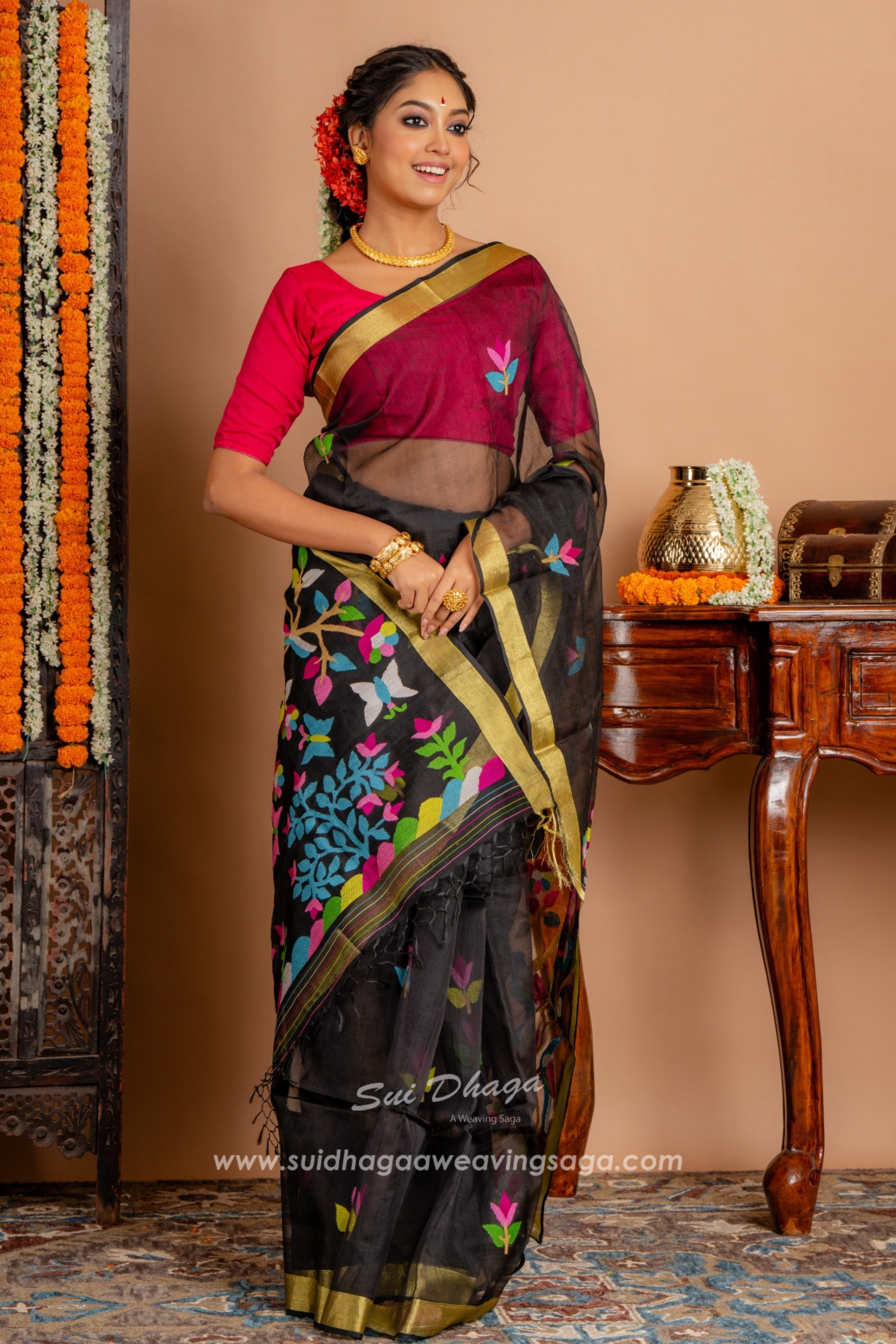 Muslin Jamdani with Zari Border