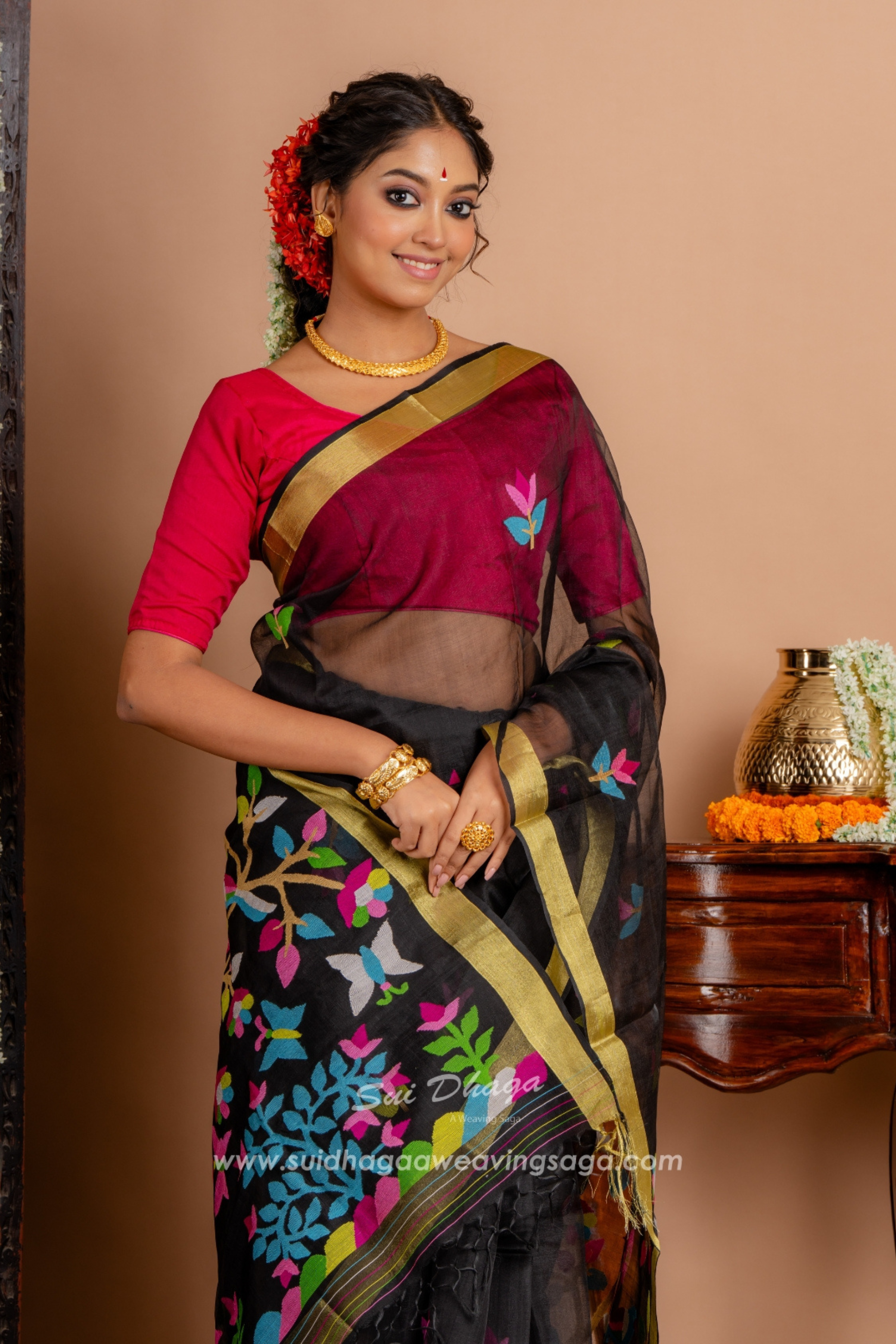 Muslin Jamdani with Zari Border