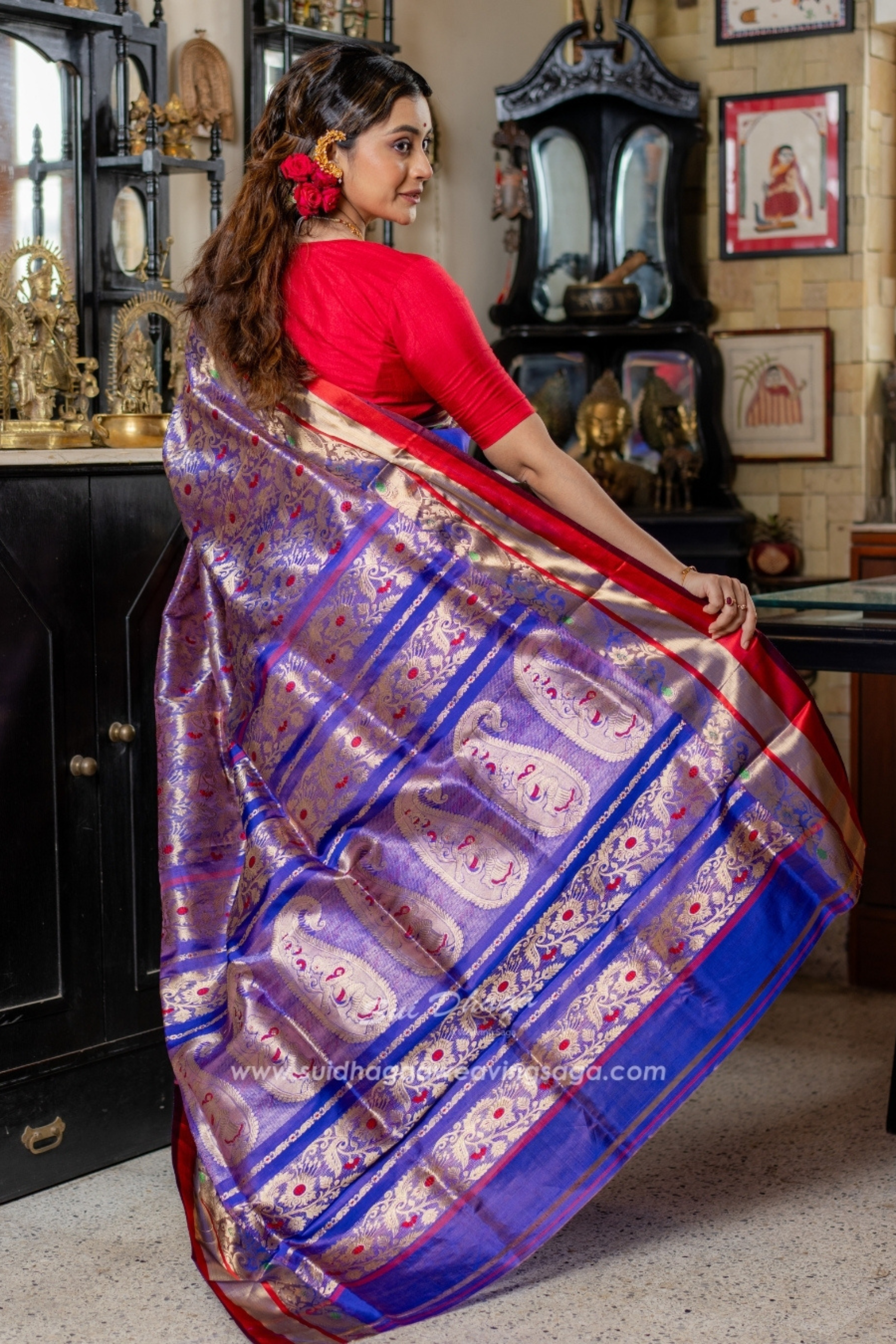 Exclusive Dual-Tone Garad Silk Saree