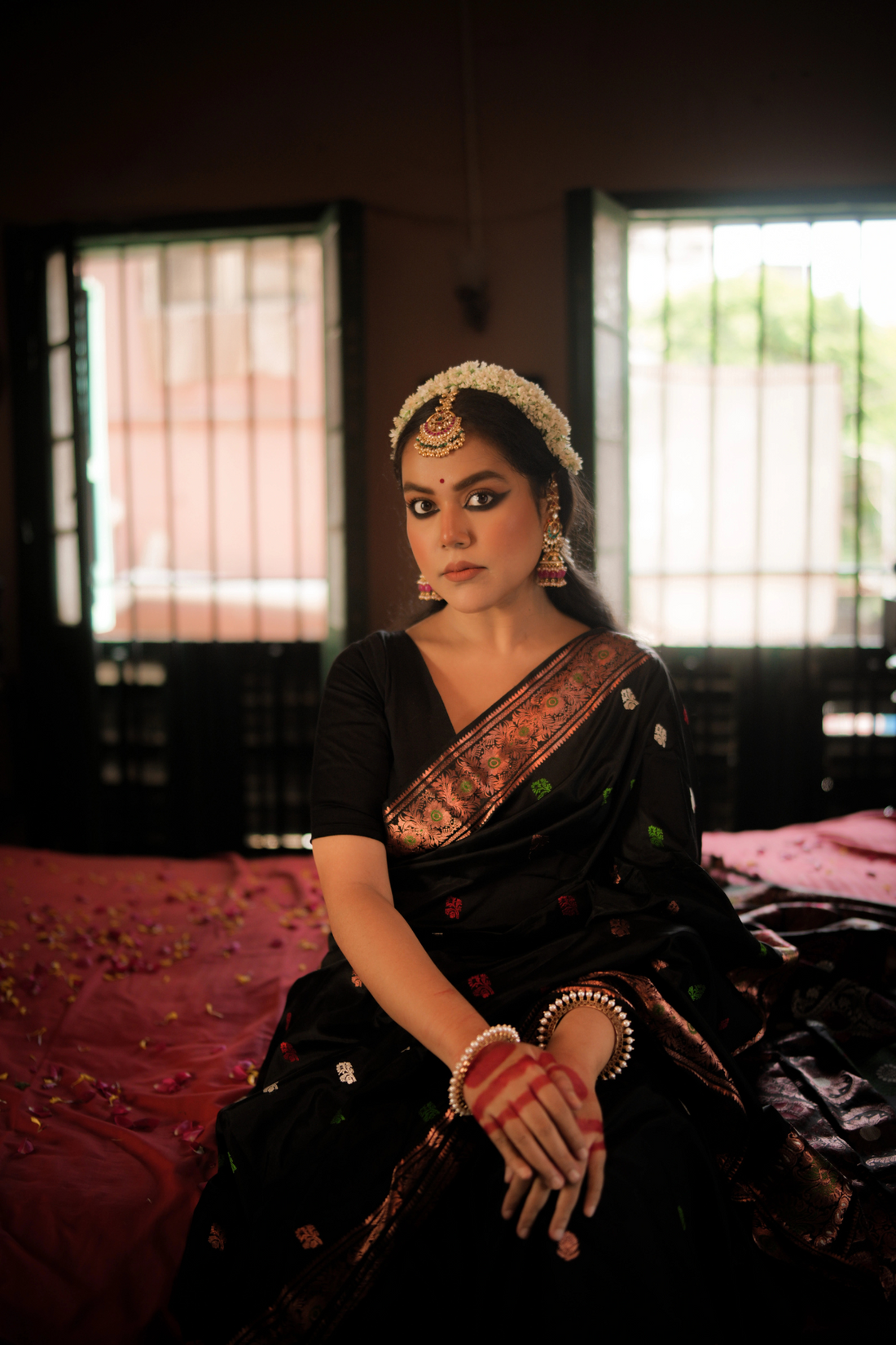 Black Revival butta Swarnochuri in Copper zari