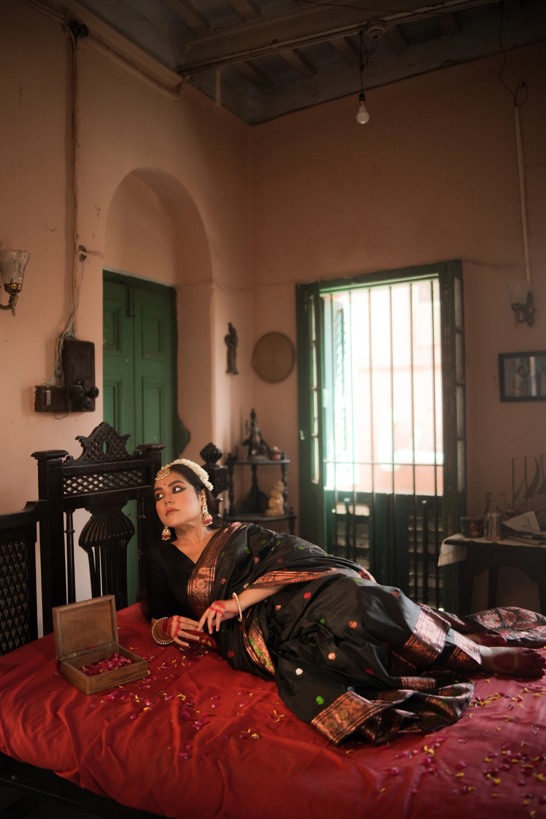 Black Revival butta Swarnochuri in Copper zari