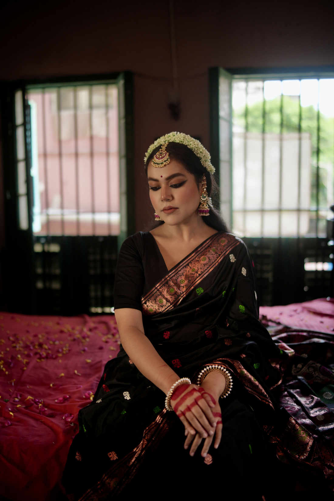 Black Revival butta Swarnochuri in Copper zari