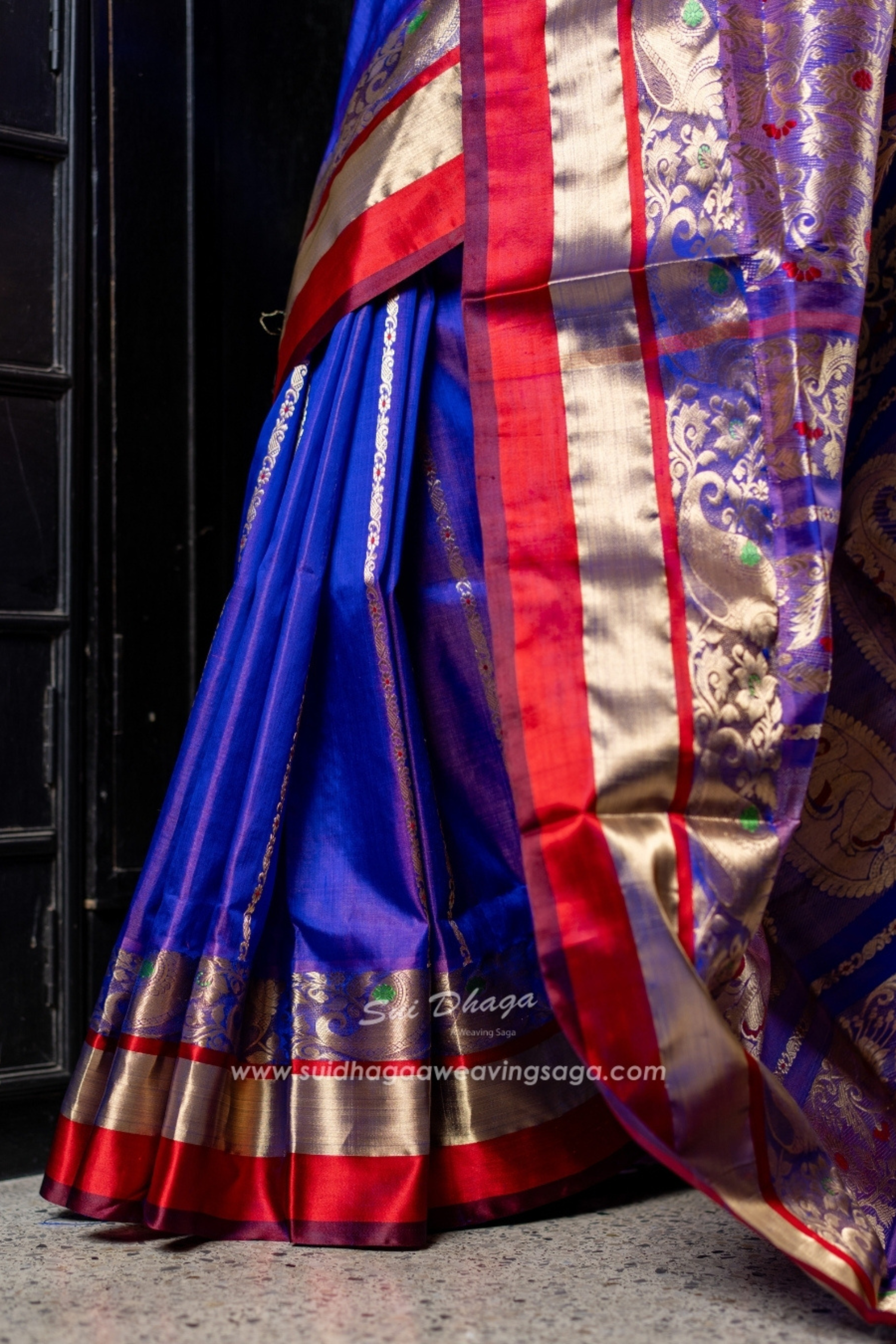 Exclusive Dual-Tone Garad Silk Saree