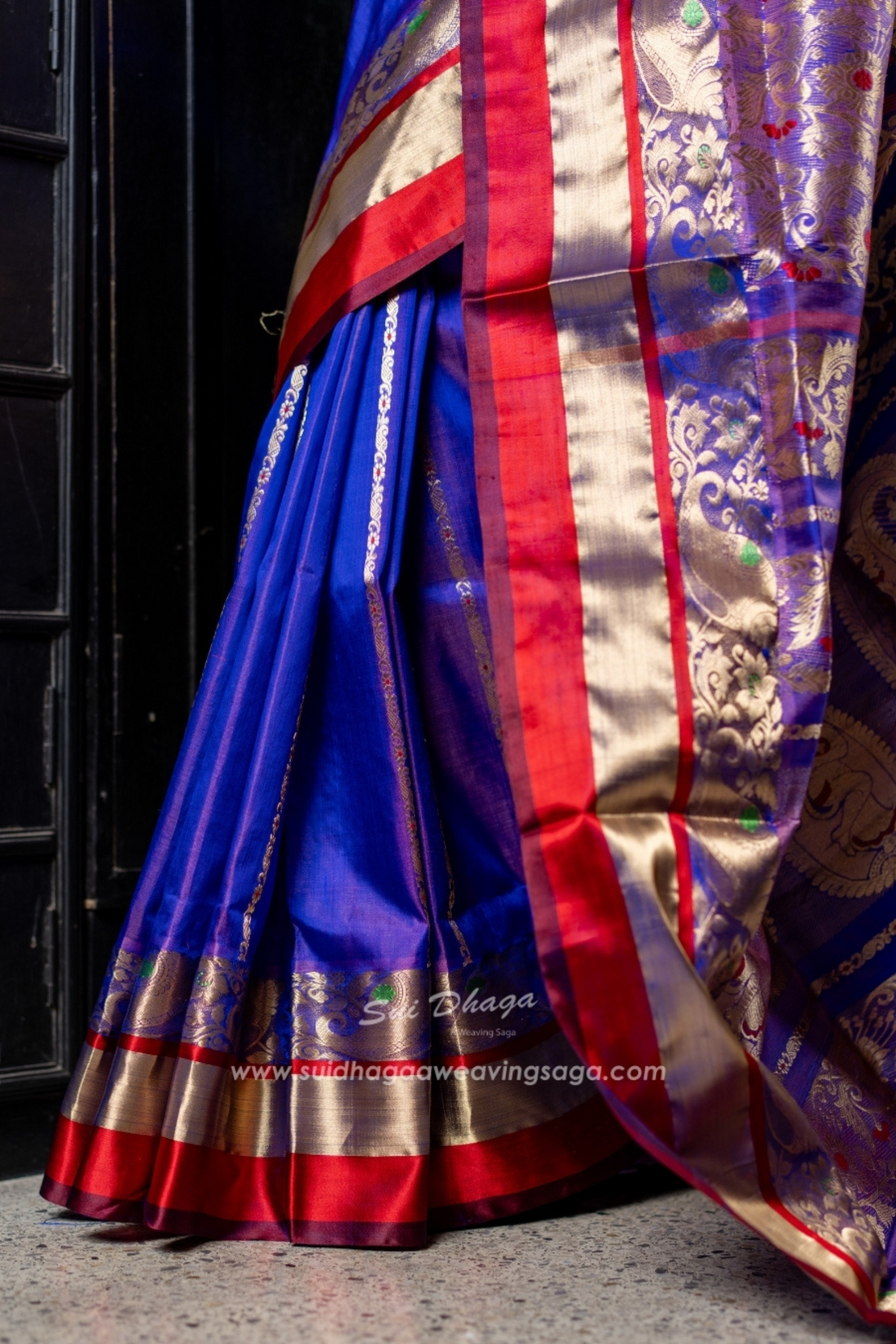 Exclusive Dual-Tone Garad Silk Saree