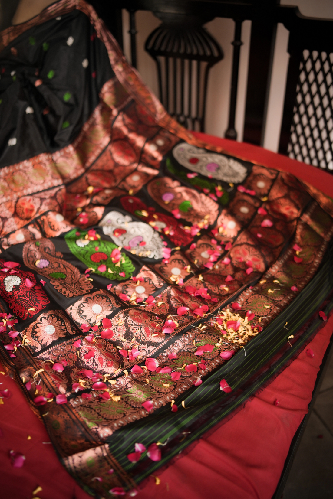 Black Revival butta Swarnochuri in Copper zari