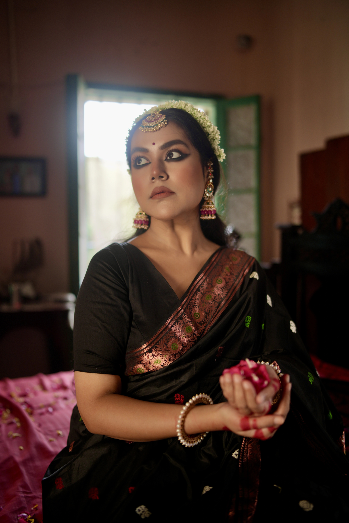 Black Revival butta Swarnochuri in Copper zari