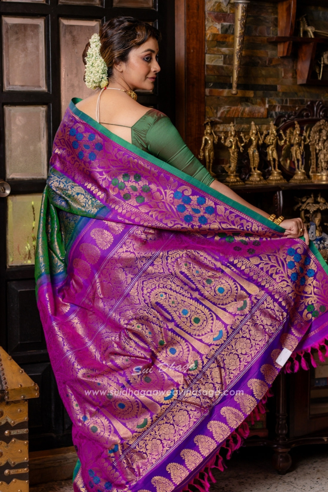 Dual Tone Brocade Gadwal Saree